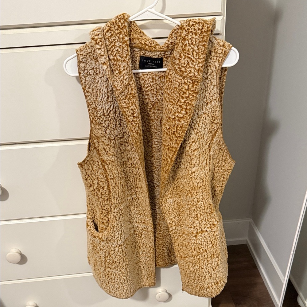 Love Tree Tan Sherpa Vest